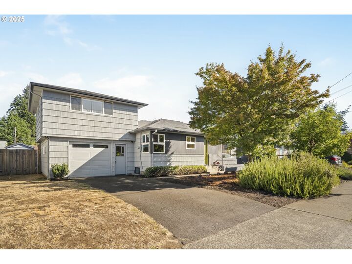 Property Photo:  12505 SE Mill Ct  OR 97233 