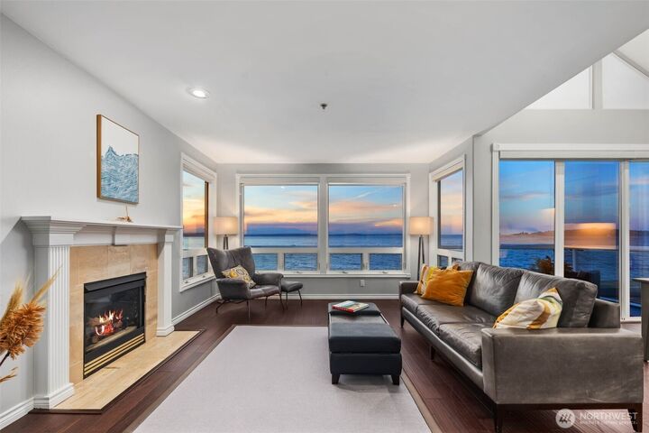 1594  Alki Avenue SW 302  Seattle WA 98116 photo