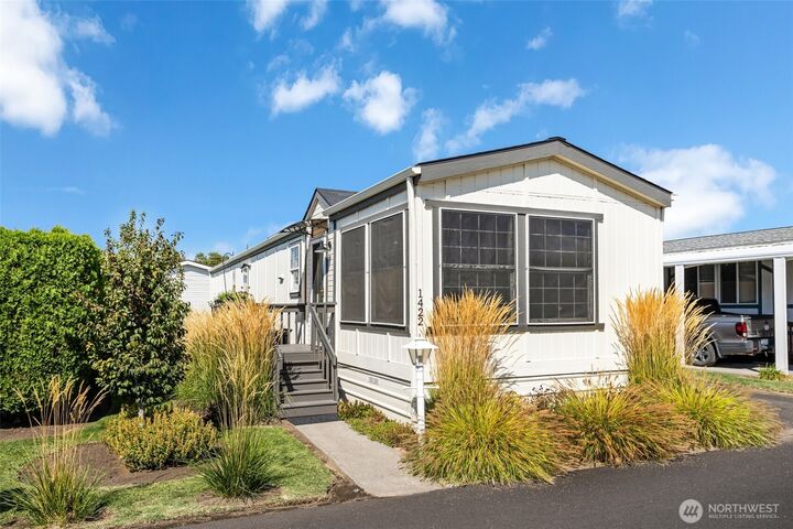 Property Photo:  1422  Garnet Street  WA 99362 