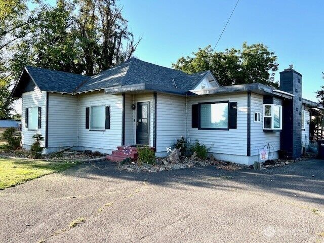 Property Photo:  2368  Heritage Road  WA 99362 