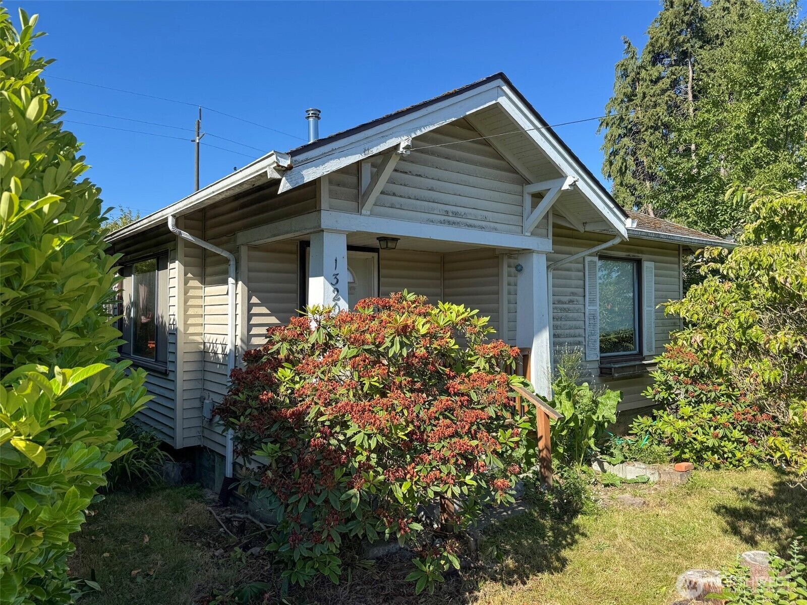 Property Photo:  1320 W 5th Street  WA 98363 