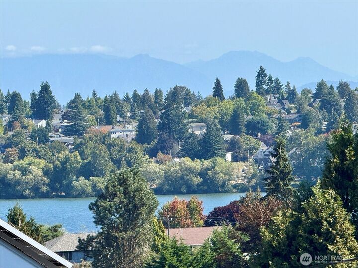 Property Photo:  7011  Dayton Avenue N  WA 98103 