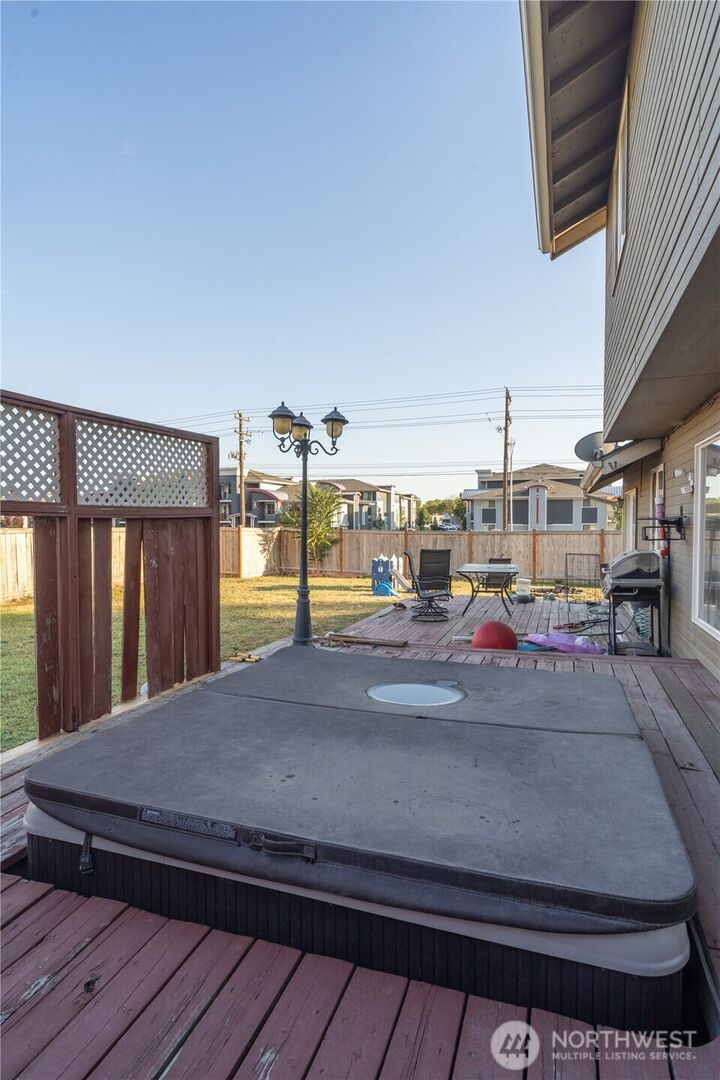 Property Photo:  1221 S Lakeland Drive  WA 98837 