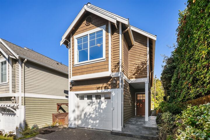 Property Photo: 2720 Nob Hill Avenue N WA 98109