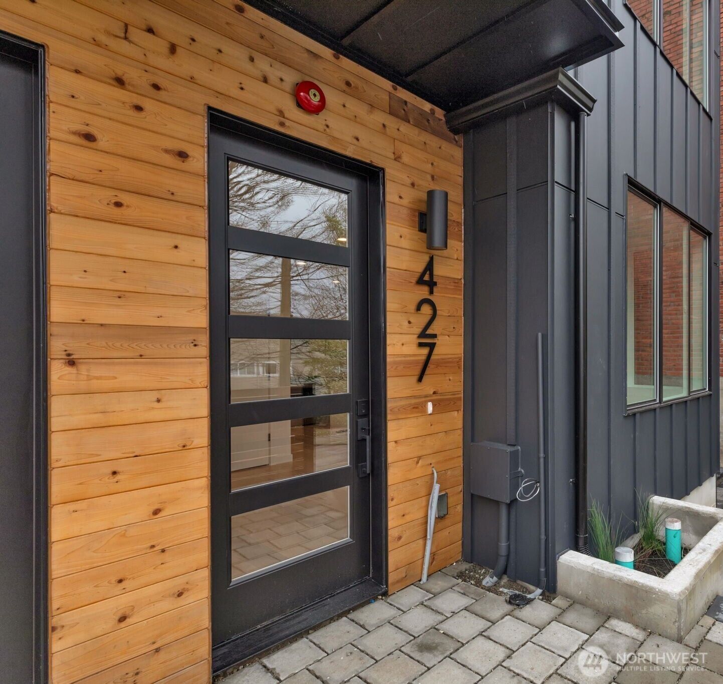Property Photo: 427 19th Avenue E WA 98112