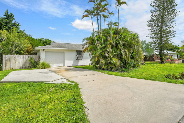 Property Photo: 401 SW Aster Road FL 34953