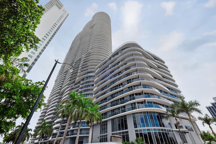 Property Photo:  488 NE 18th Street NE 4612  FL 33132 