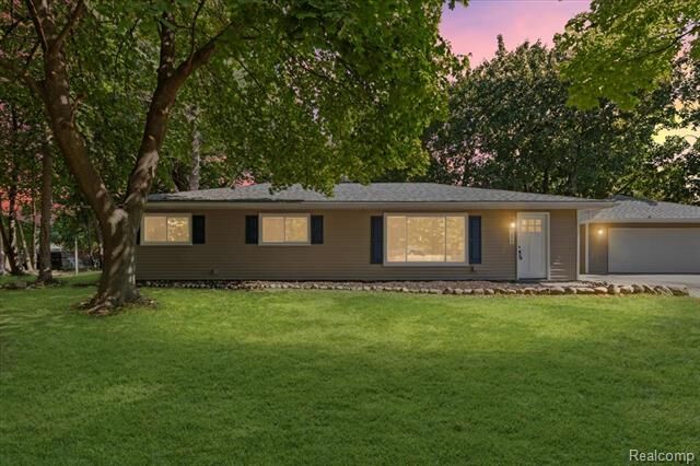 Property Photo:  5698 Everest Drive  MI 48346 