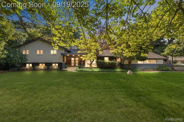 Property Photo: 7315 Lindenmere Drive MI 48301