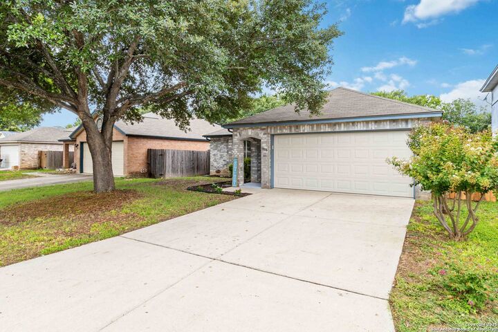 Property Photo:  13115 Regency Bend  TX 78249 