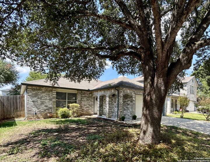 Property Photo:  13115 Regency Bend  TX 78249 