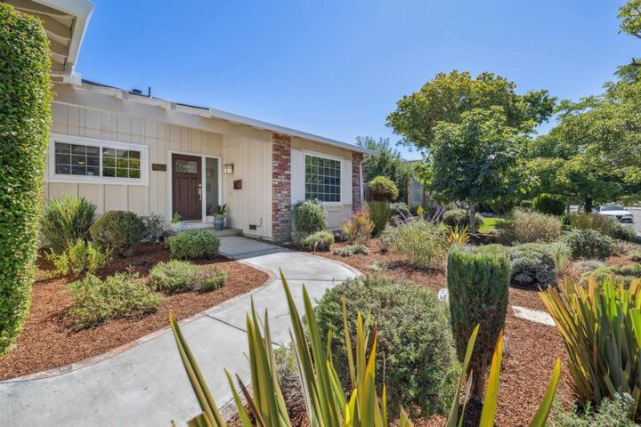 Property Photo:  961 East San Marcos Circle  CA 94043 