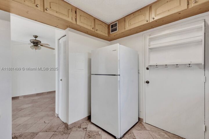 Property Photo:  2025 NE 164th St 716  FL 33162 