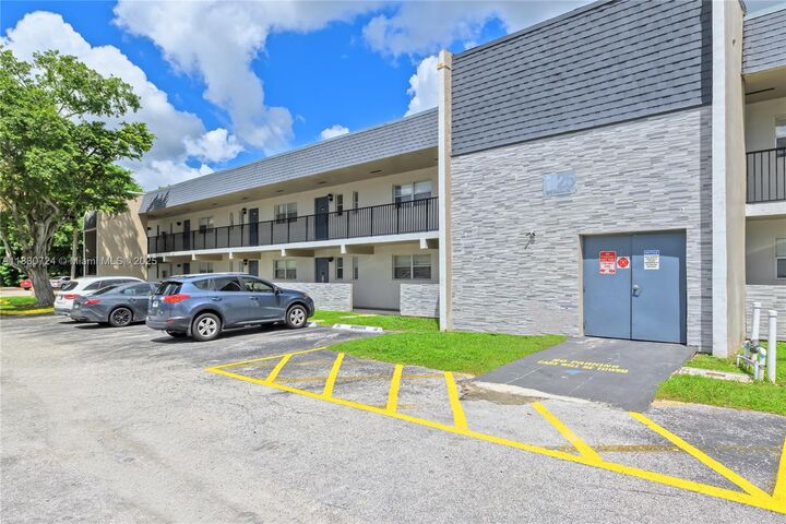 Property Photo:  7825 Fairview Dr 106  FL 33321 
