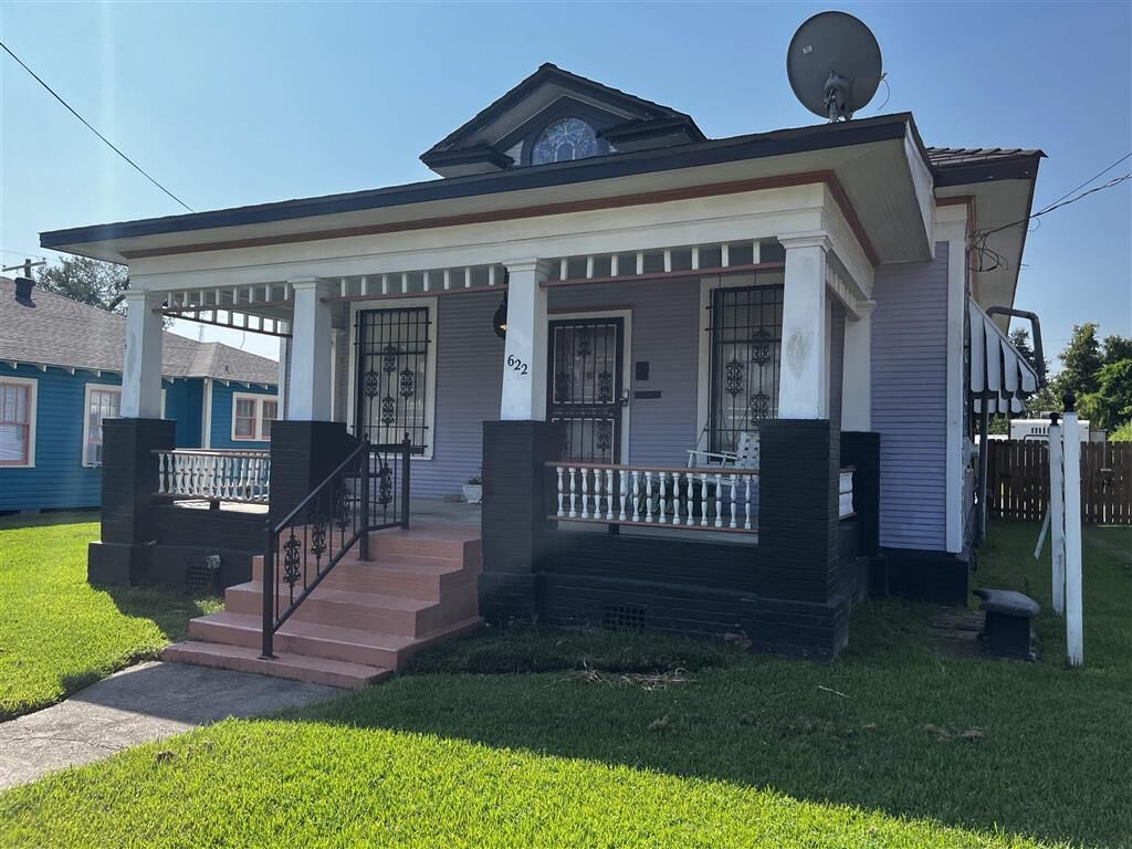 Property Photo:  622 Pryce St Street  LA 70601 