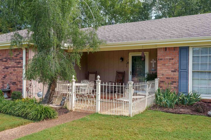 Property Photo:  102 Birch Run  AL 35633 - FLORENCE 