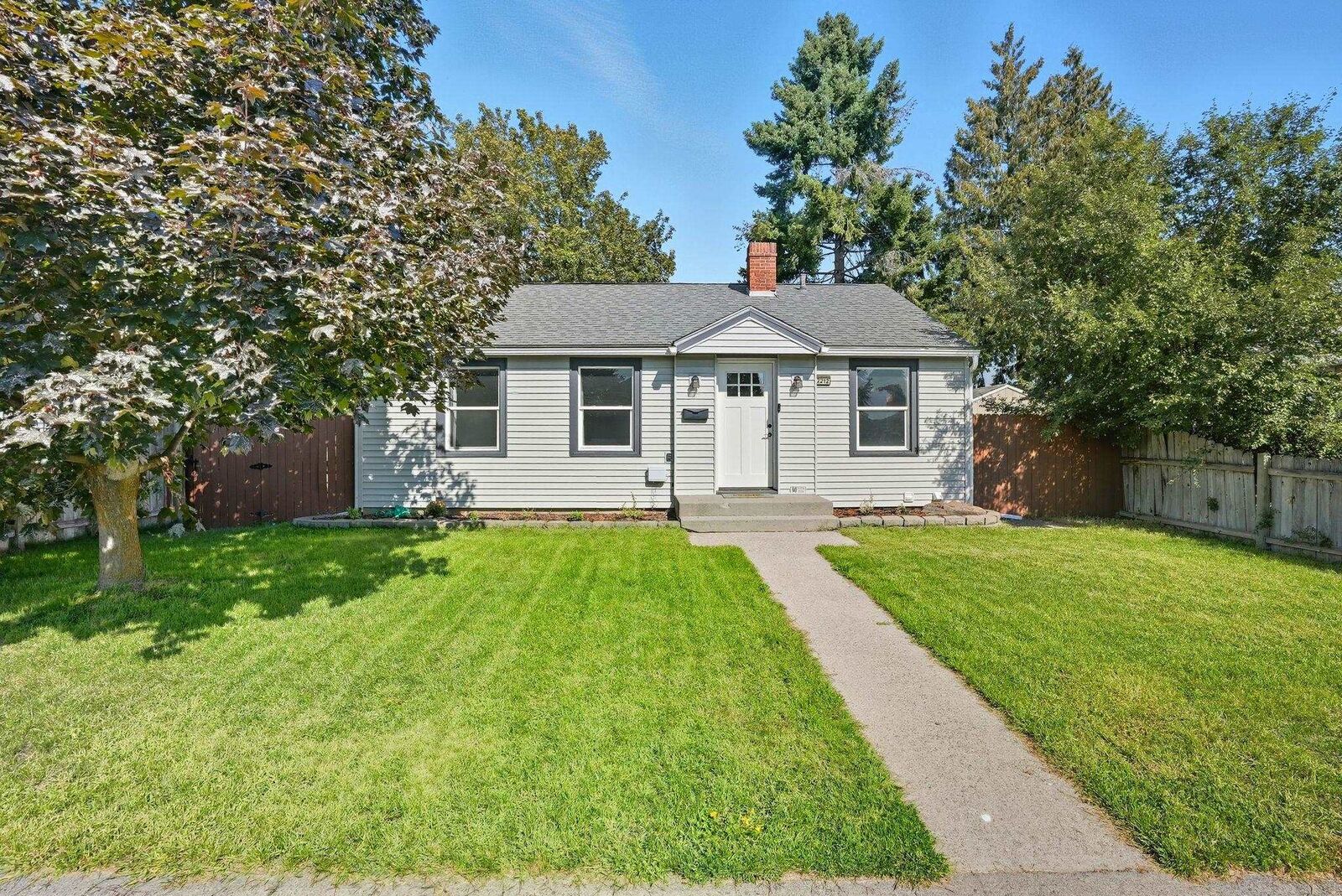 Property Photo:  2212 W Queen Ave  WA 99205 