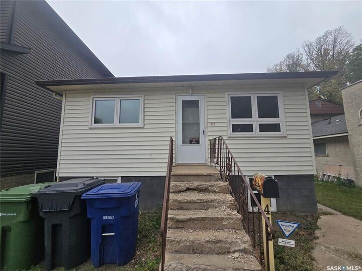 Property Photo: 412 V Avenue S SK S7M 3E7