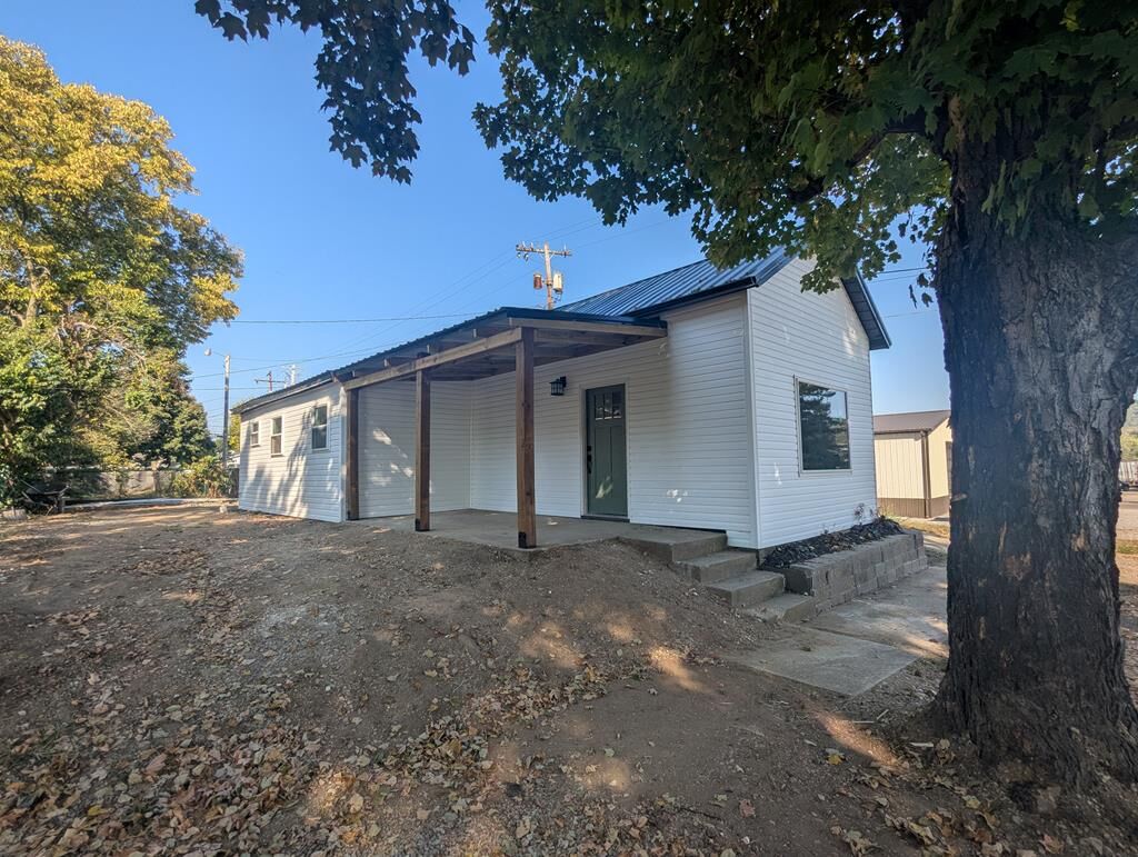 Property Photo: 301 Maple Street OH 45612