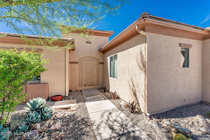 Property Photo:  991 W Calle Artistica  AZ 85614 