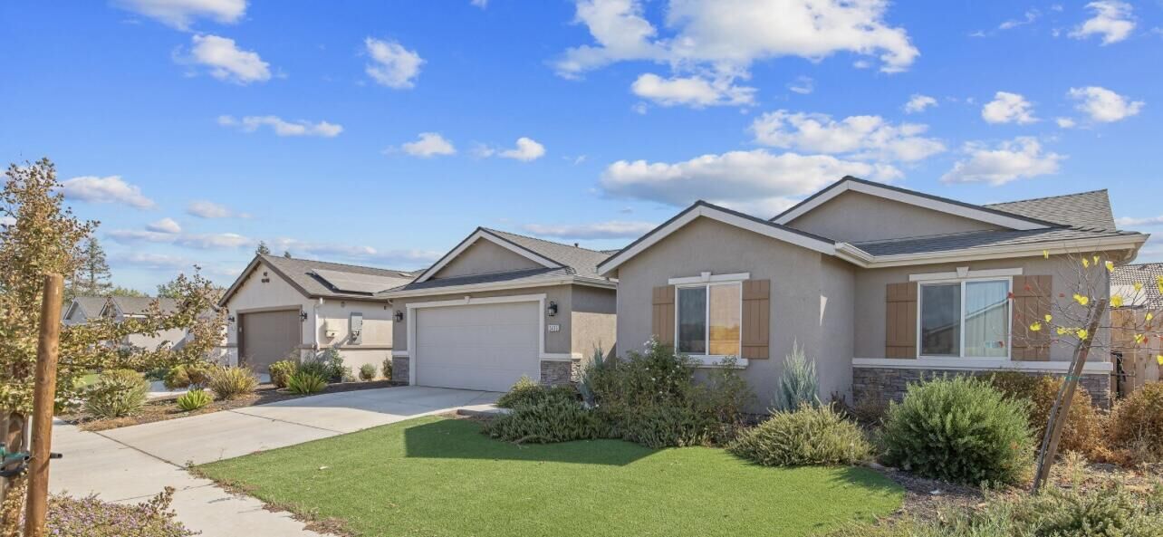 Property Photo:  2435 Vintage Place  CA 93230 