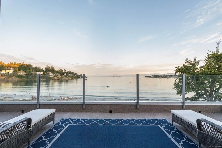 Property Photo: 3905B Cadboro Bay Rd BC V8N 4G3