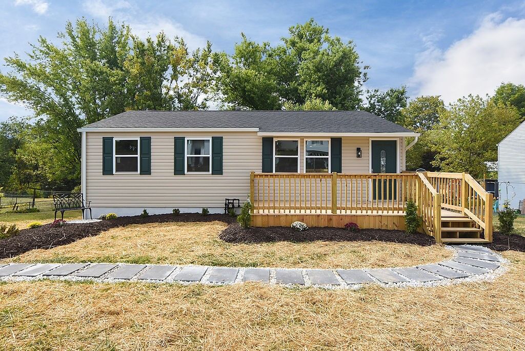 Property Photo: 3245 Bradbury Drive PA 15001