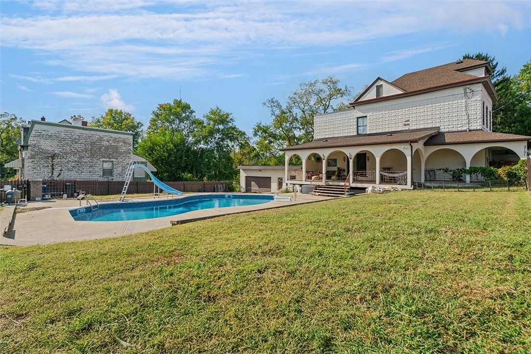 Property Photo:  2121 Magnolia St  PA 15212 
