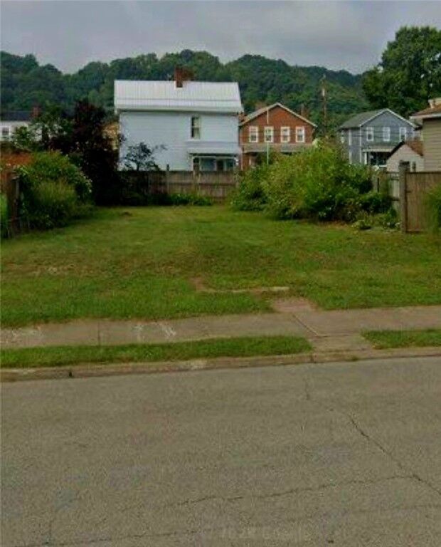 Property Photo:  522 7th Ave  PA 15066 
