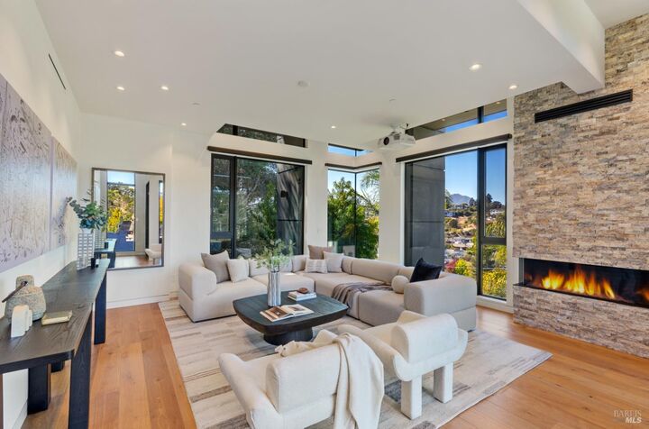 Property Photo:  3 Trestle Glen Circle  CA 94920 