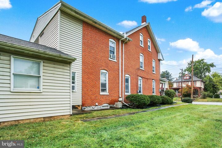 Property Photo:  513 S 3rd Street  PA 17043 
