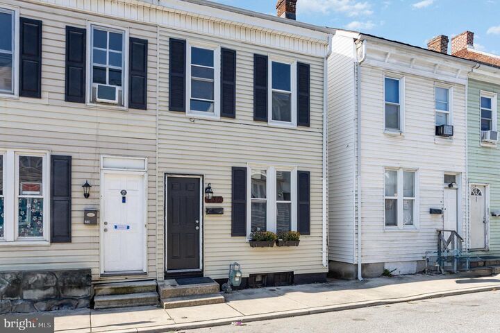 Property Photo: 230 Park Place PA 17401