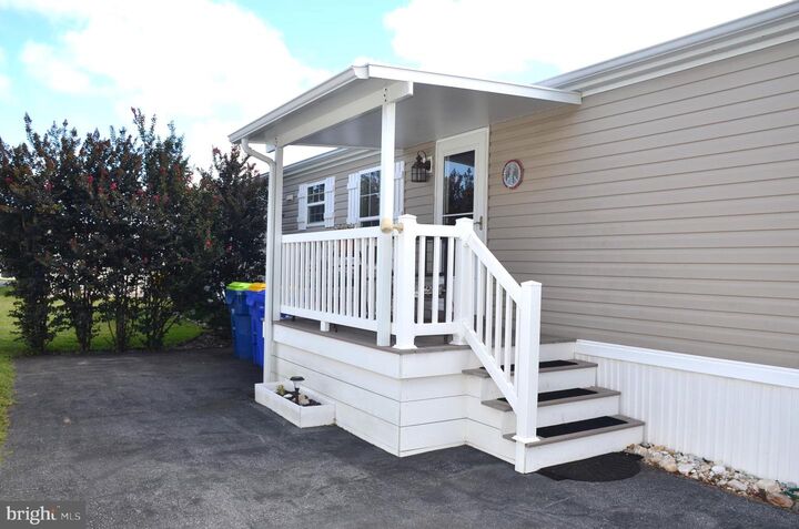 Property Photo: 16 Colonial Lane 53536 DE 19971