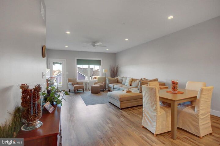 Property Photo:  521 Shook Ct E  PA 17225 
