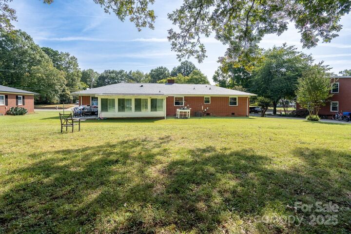 Property Photo:  345 S Magnolia Street  NC 28115 