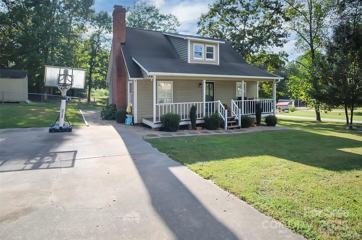 Property Photo:  605 Ginger Drive  NC 28086 