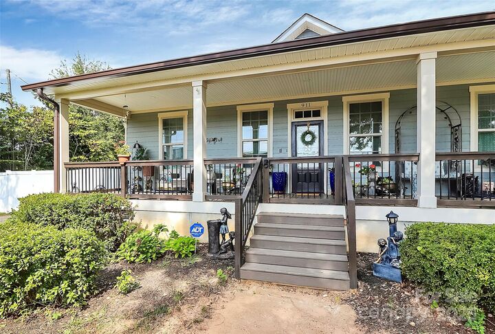 Property Photo:  911 Earl Street  NC 28150 