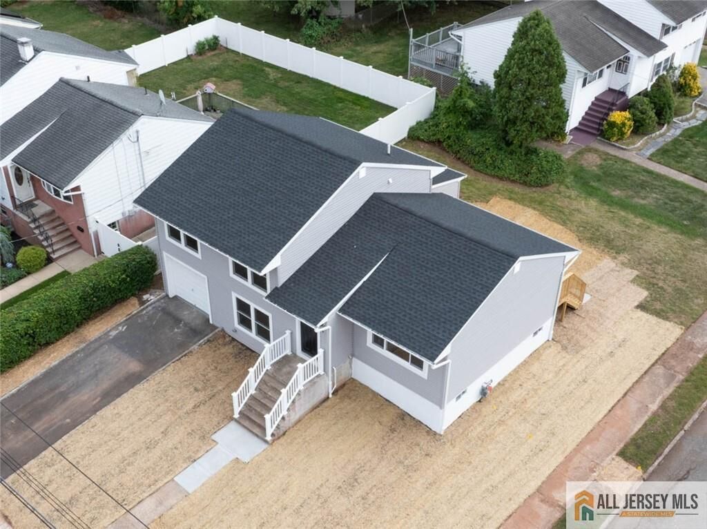 Property Photo:  4 Carr Place  NJ 08863 