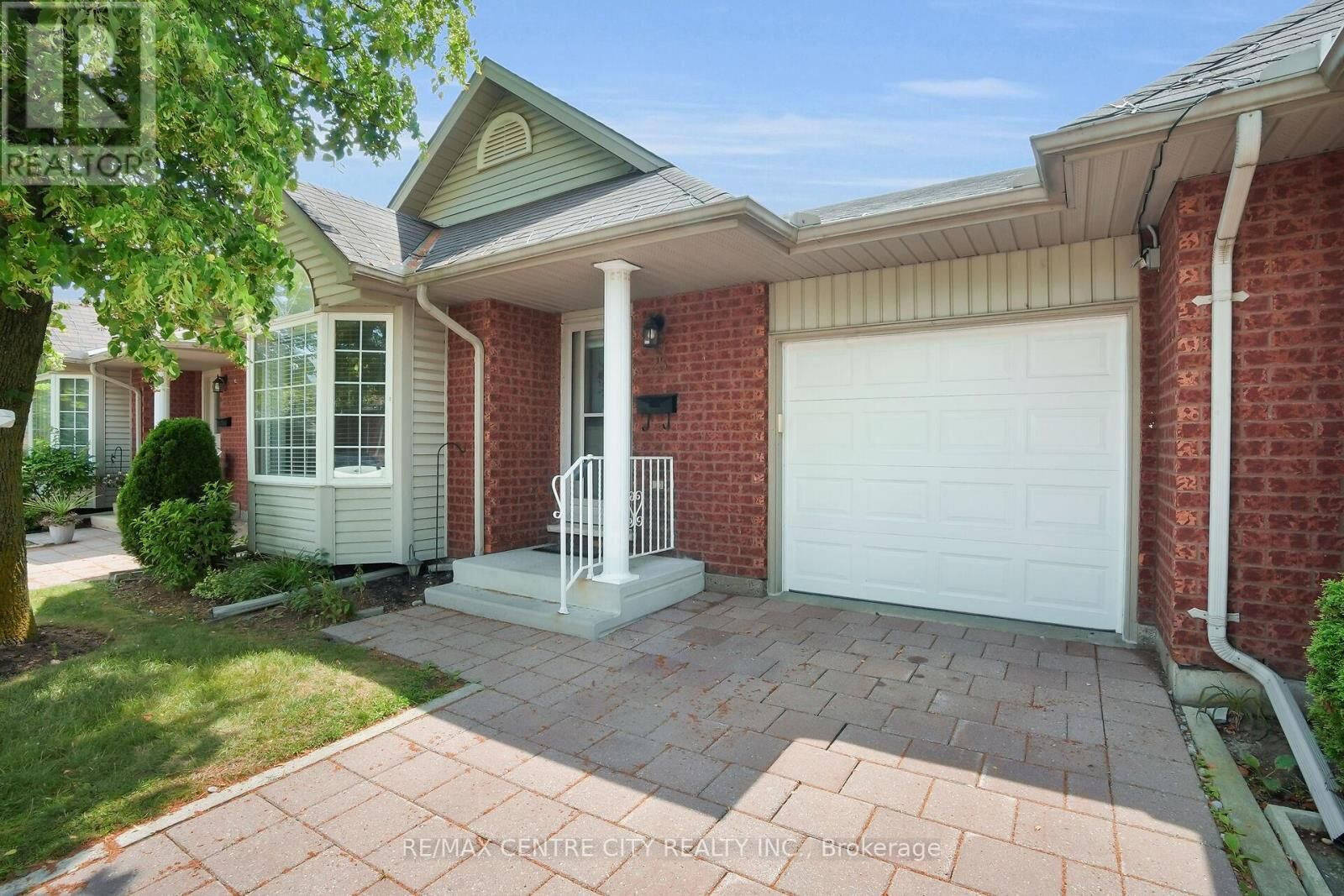 Property Photo: 875 Thistledown Way 25 ON N6G 5G5