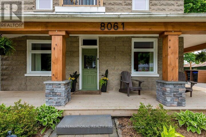 Photo de la propriété:  8061 Main Street  ON L0M 1J0 