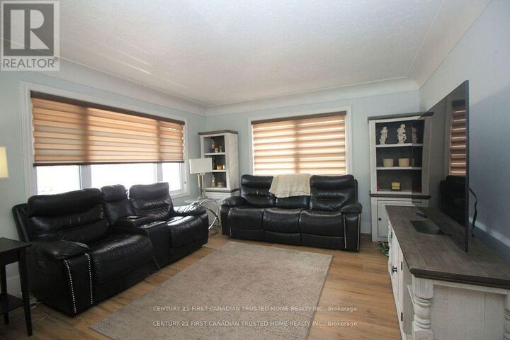 Property Photo:  73 Jacqueline Street  ON N5Z 3P8 