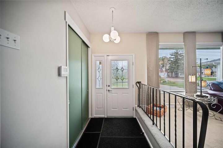 Property Photo:  2541 Pinewood Drive  MB R3J 0C3 