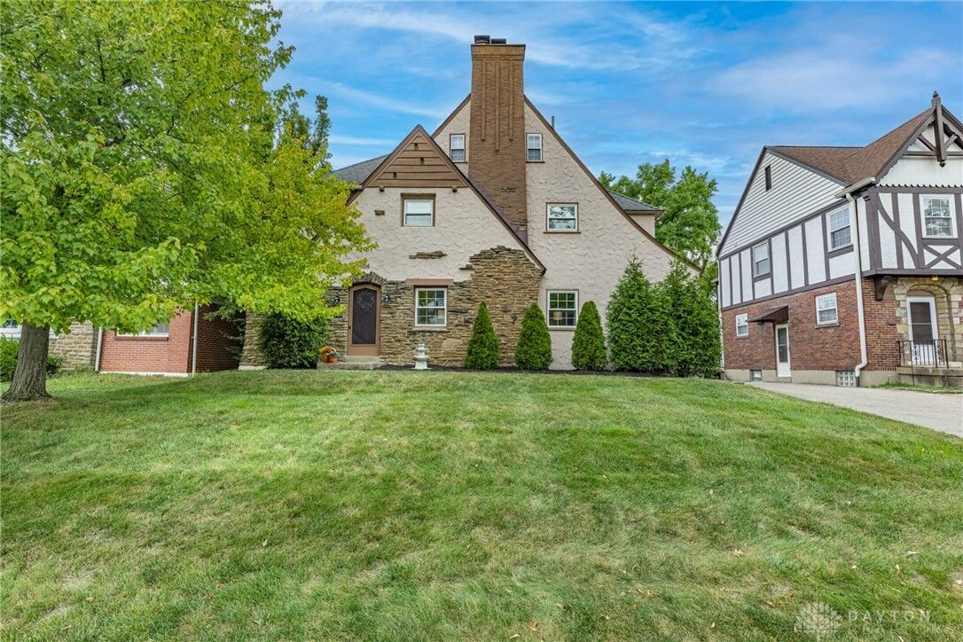 Property Photo:  1104 Sunnyslope  OH 45229 