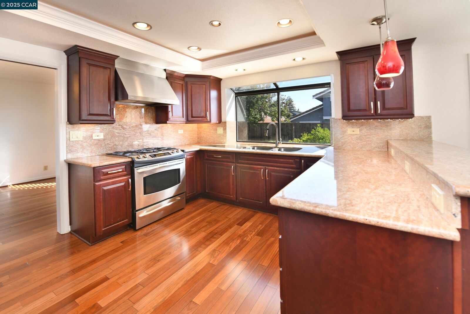 Property Photo: 319 Oak Glen Ct CA 94553
