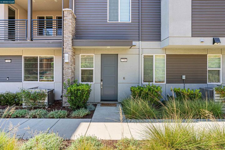 Property Photo: 729 Delve Ct CA 94544