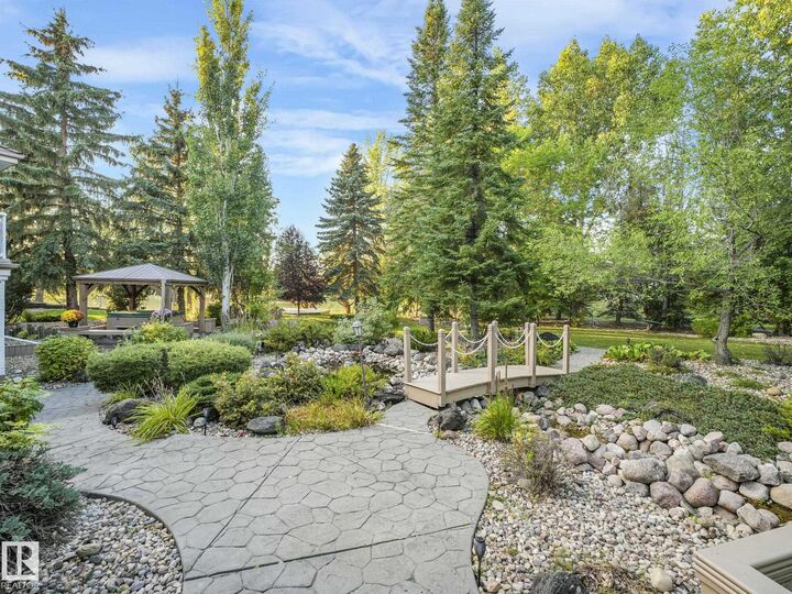Property Photo:  536 Estate Drive  AB T8B 1M2 