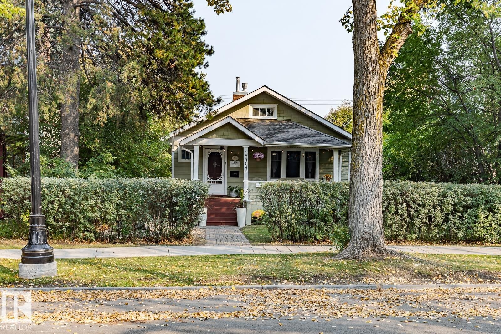 Property Photo:  10943 125 Street NW  AB T5M 0L7 