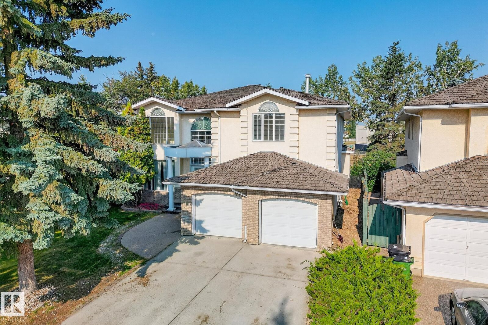 Property Photo: 106 Farnell Close NW AB T6R 2E4