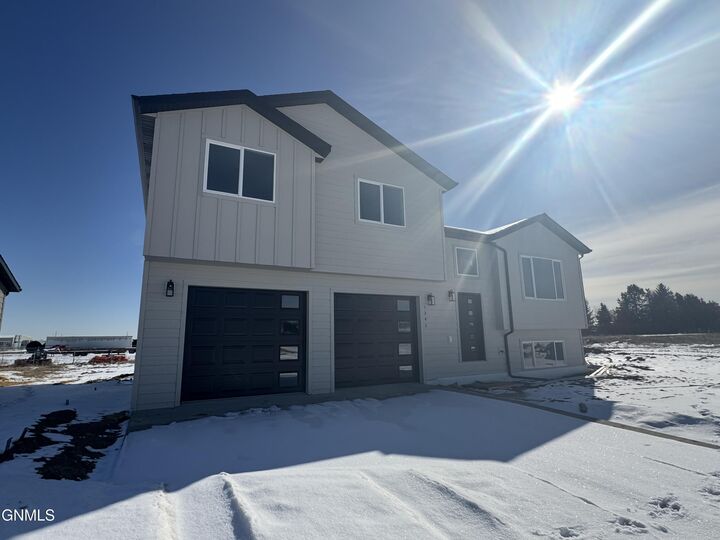 Property Photo:  1242 9th Street SW  ND 58854 