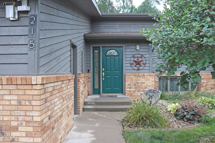 Property Photo:  215 Laredo Drive  ND 58504 